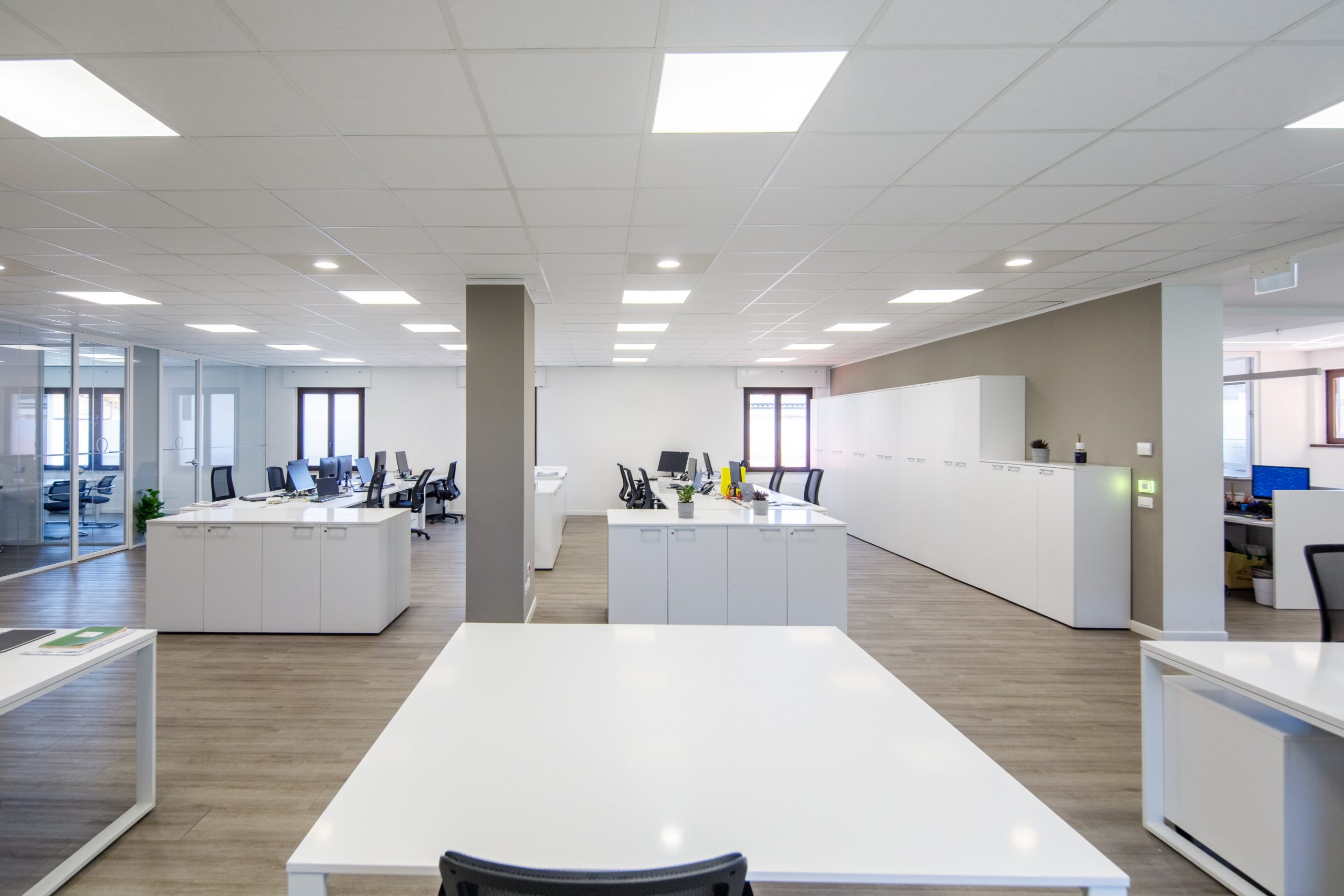 Uffici open space della sede operativa Ohm tech