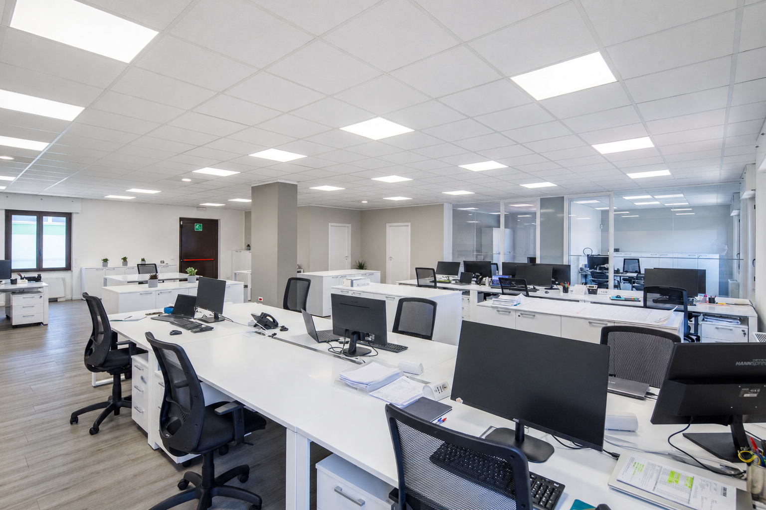 Postazioni di lavoro nella sede operativa Ohm tech